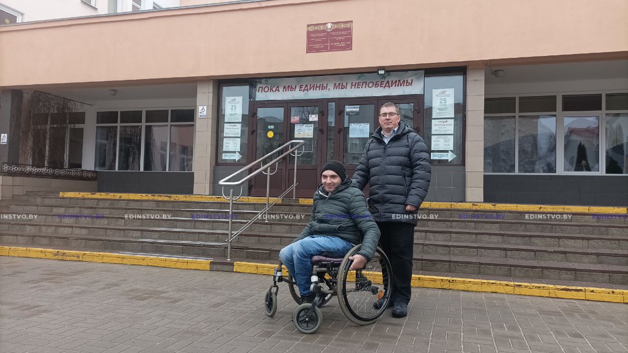 Инвалид-колясочник Артем Яхимович: «Я — за Беларусь, в которой всегда мир»