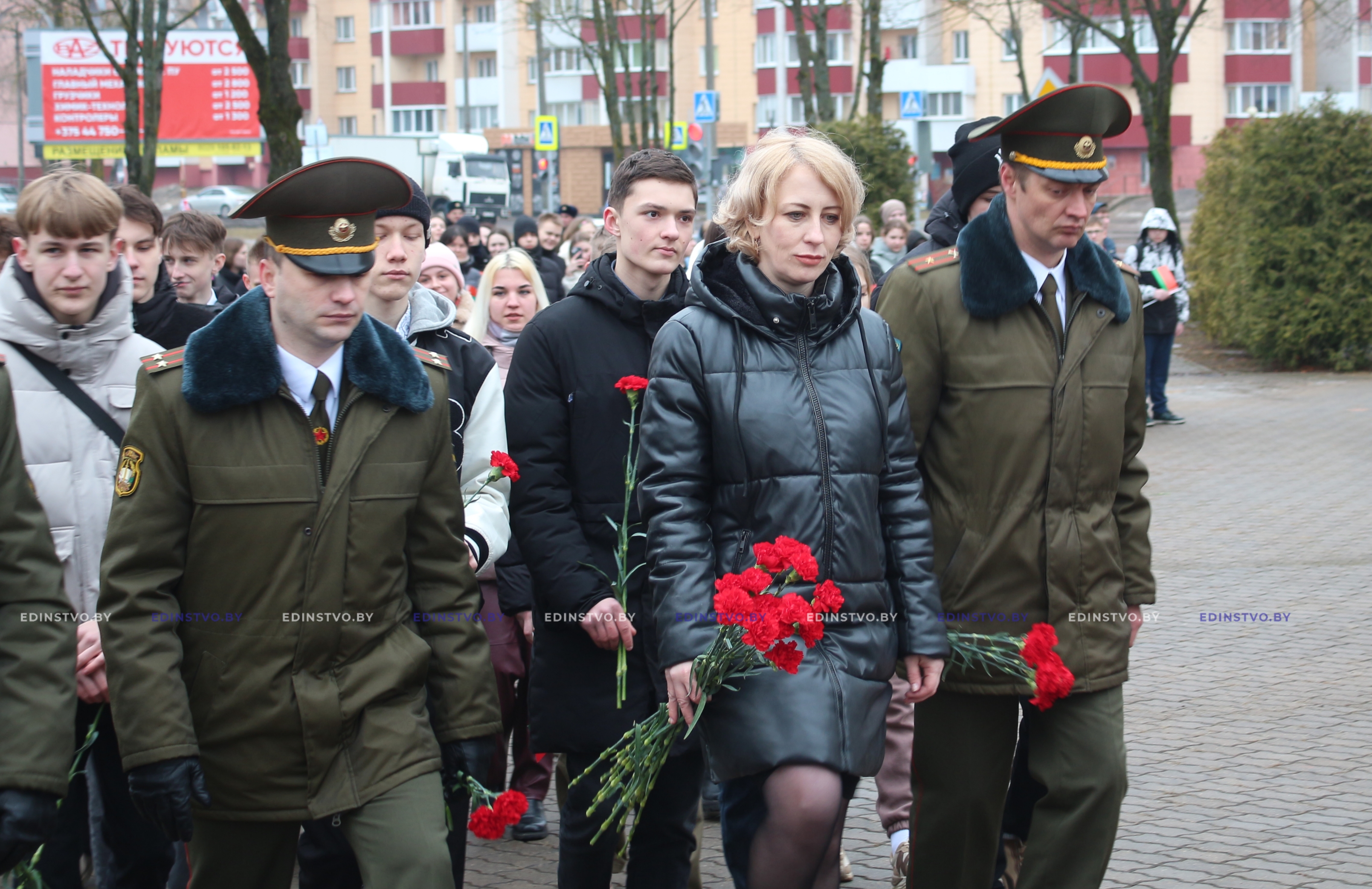 В День защитников  Отечества борисовчане продолжают  нести цветы к мемориалам
