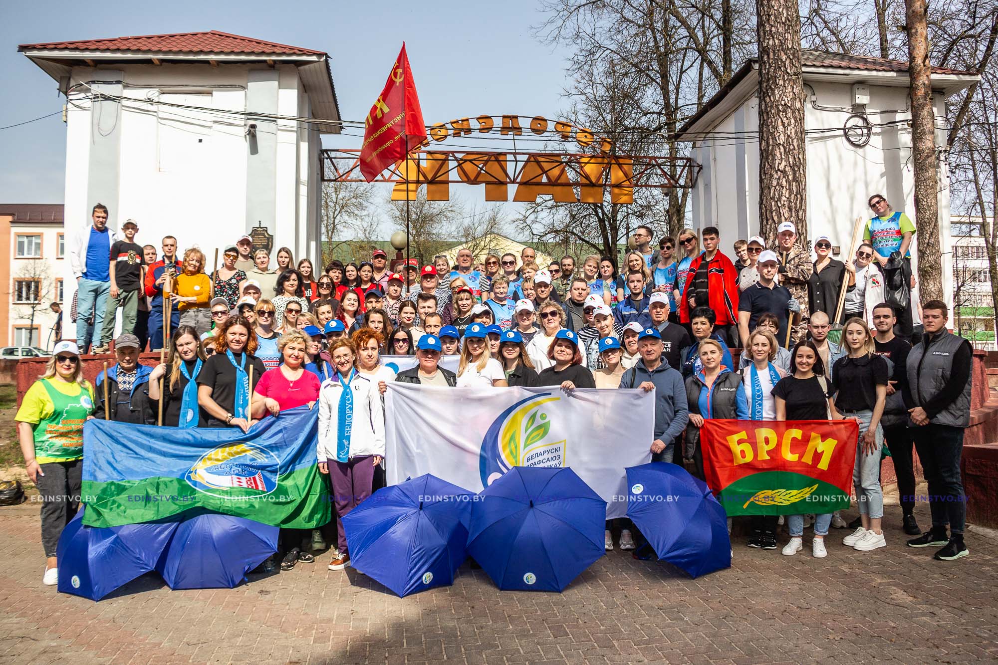 Общественный трудовой десант в парке: в Борисове прошла акция «Вместе за чистый город»
