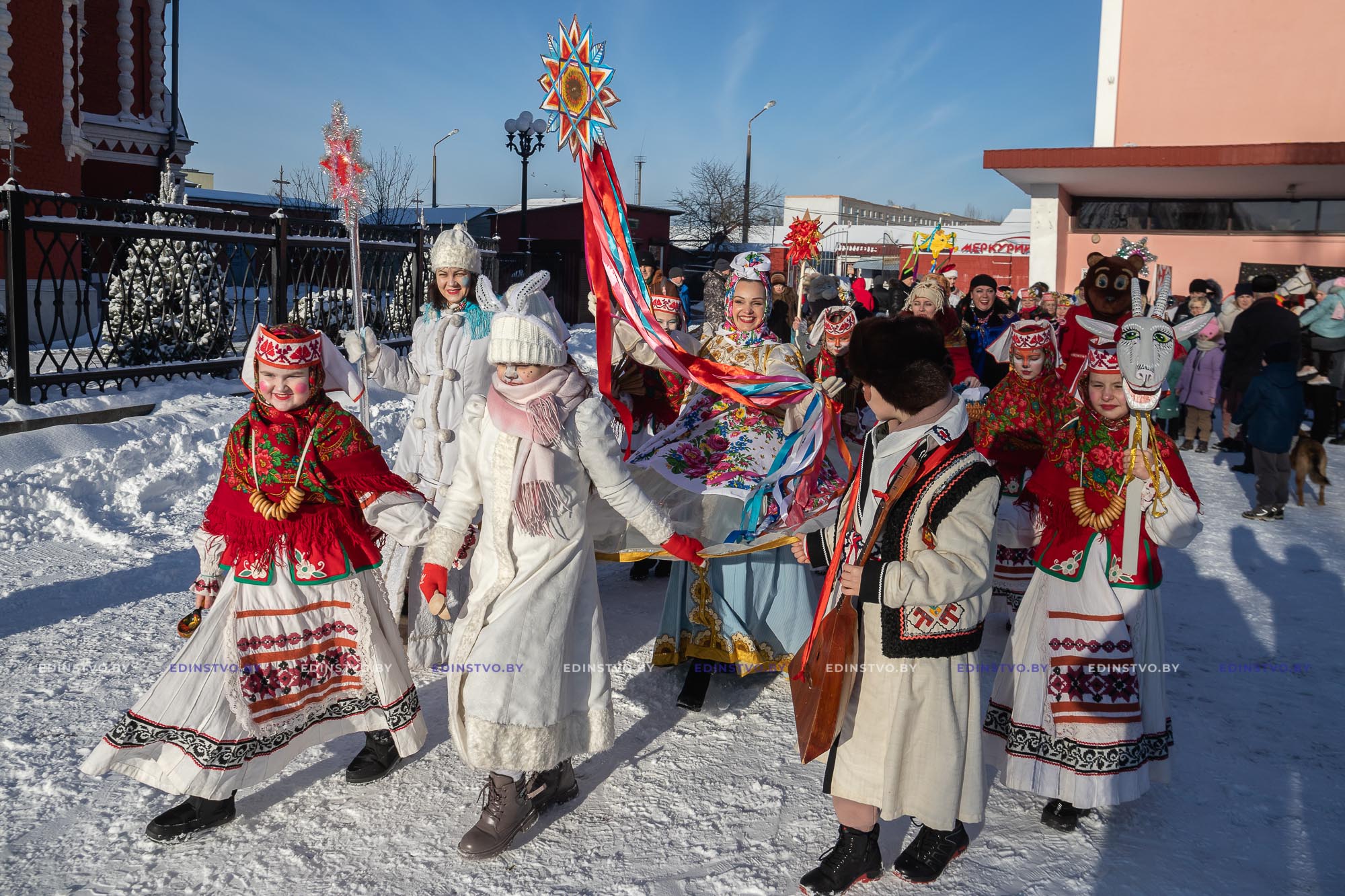 Веселье в зимнюю стужу: в Борисове прошел районный народный праздник «Коляды»