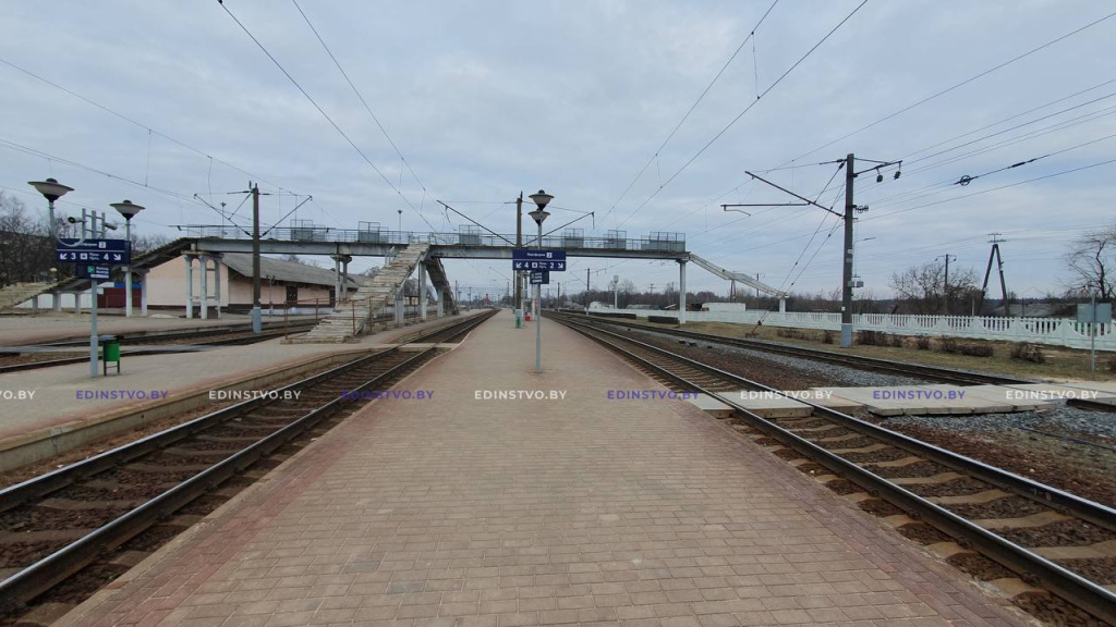 Фотофакт: на железнодорожном вокзале в Борисове реконструируют мост