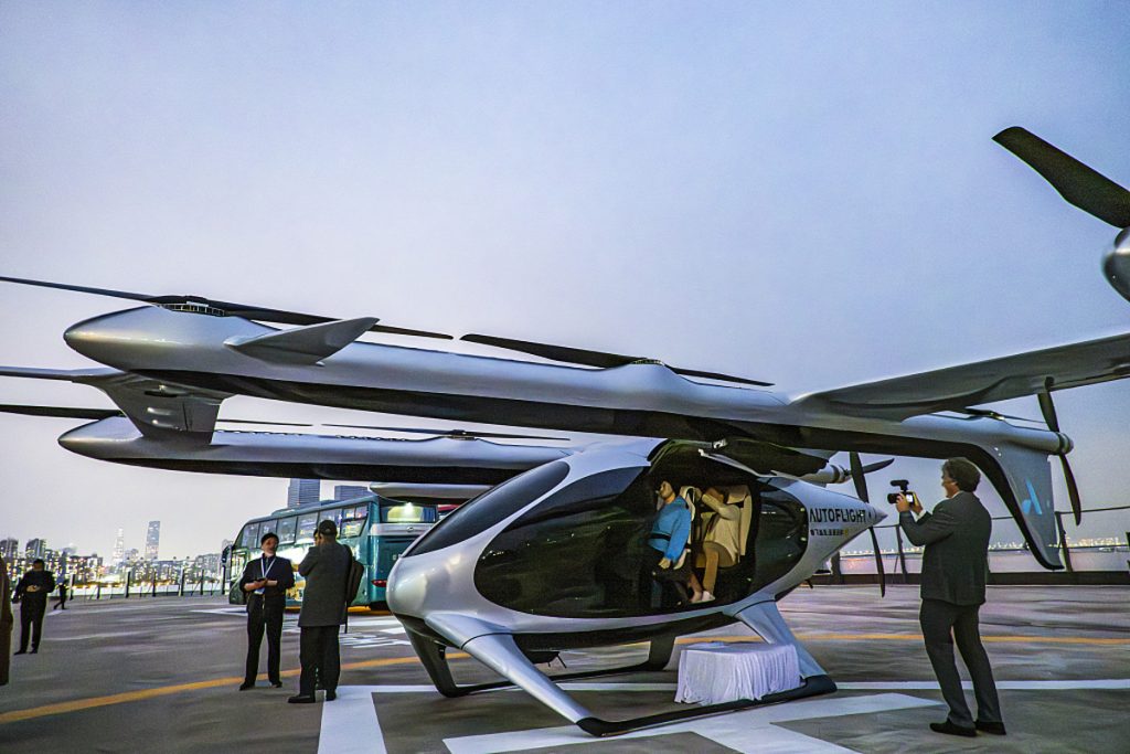 В Китае испытали первое в мире летающее такси