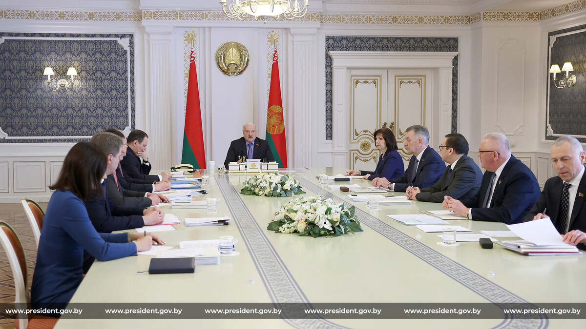 Александр Лукашенко собрал совещание по вопросам подготовки первого заседания VII Всебелорусского народного собрания