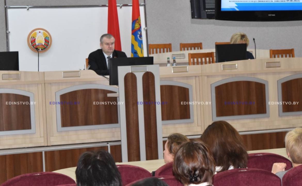 Председатель Борисовского райисполкома провел совещание по вопросам детей, находящихся в СОП. О чем шла речь