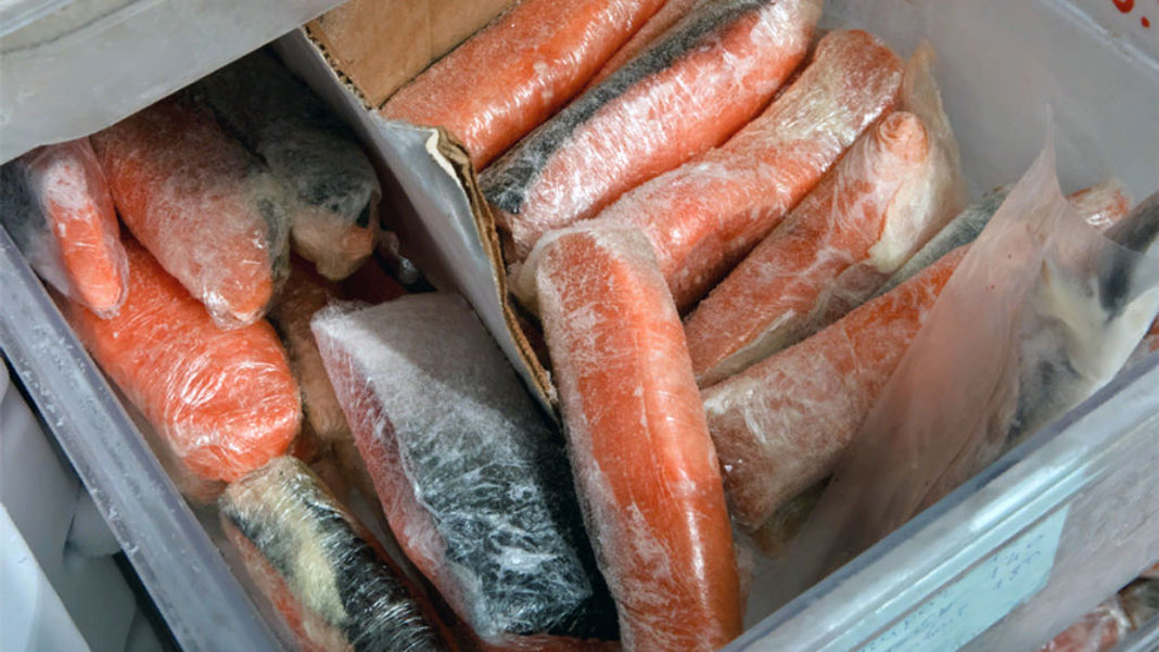 Житель Борисовского района украл из дома соседки рыбы на сумму 280 рублей